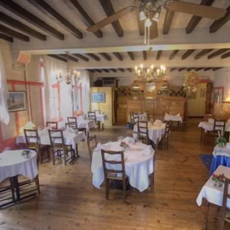De Nevers Hotel