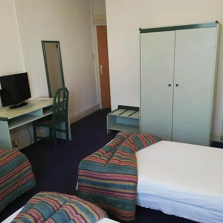 Hotel De Nevers 2*