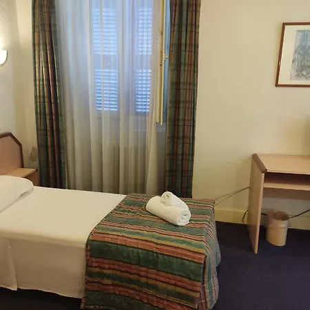 Ξενοδοχείο De Nevers 2*