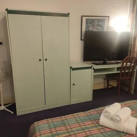 迪讷韦尔酒店 2*