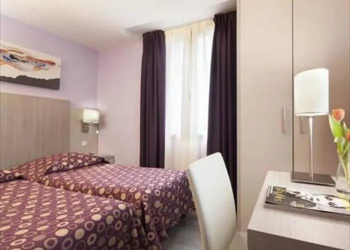 فندق De Nevers 2*