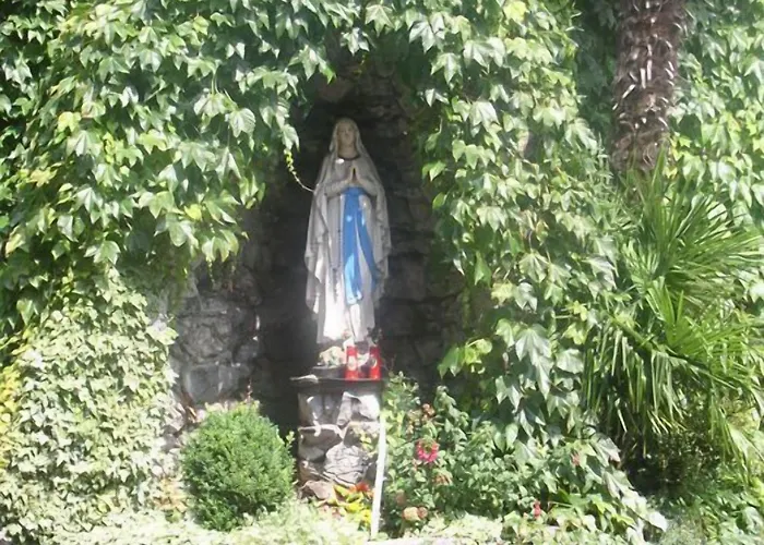 De Nevers فندق لورد