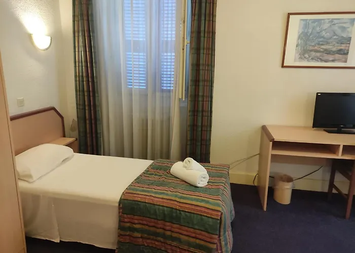 فندق De Nevers 2*